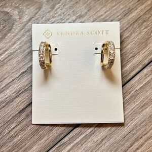 💕Kendra Scott Livy Huggie Earrings NWT💕